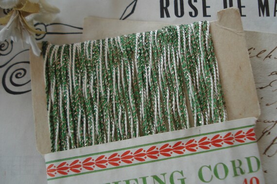 Forfait Noël Vintage vert argent métallisé clinquant torsade blanche blanche blanche cordon victorien Shabby ornement cadeau de Noël garniture de ruban d’emballage 8031a3 Forfait Noël Vintage vert argent métallisé clinquant torsade blanche blanche blanche cordon victorien Shabby ornement cadeau de Noël garniture de ruban d’emballage 8031a3
