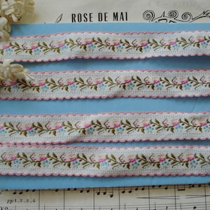 1y Vintage USA 1" Ombre Pink Blue Flower White Cotton Scallop Edge Embroidered Ribbon Trim Doll Dress Shabby Chic Cottage Retro Apron Kitch