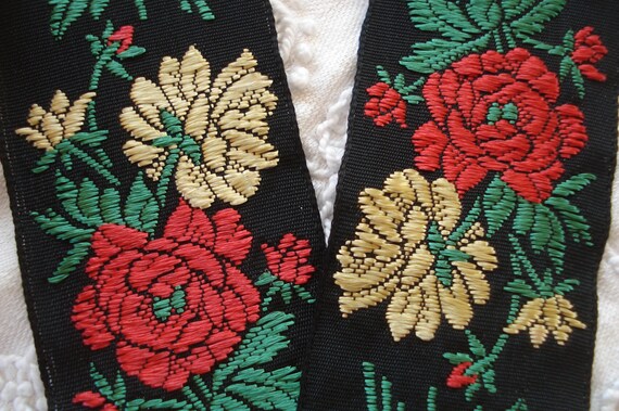 2 5//8/" x 2 7//8/" Fancy Flower Floral Crest Embroidery Patch