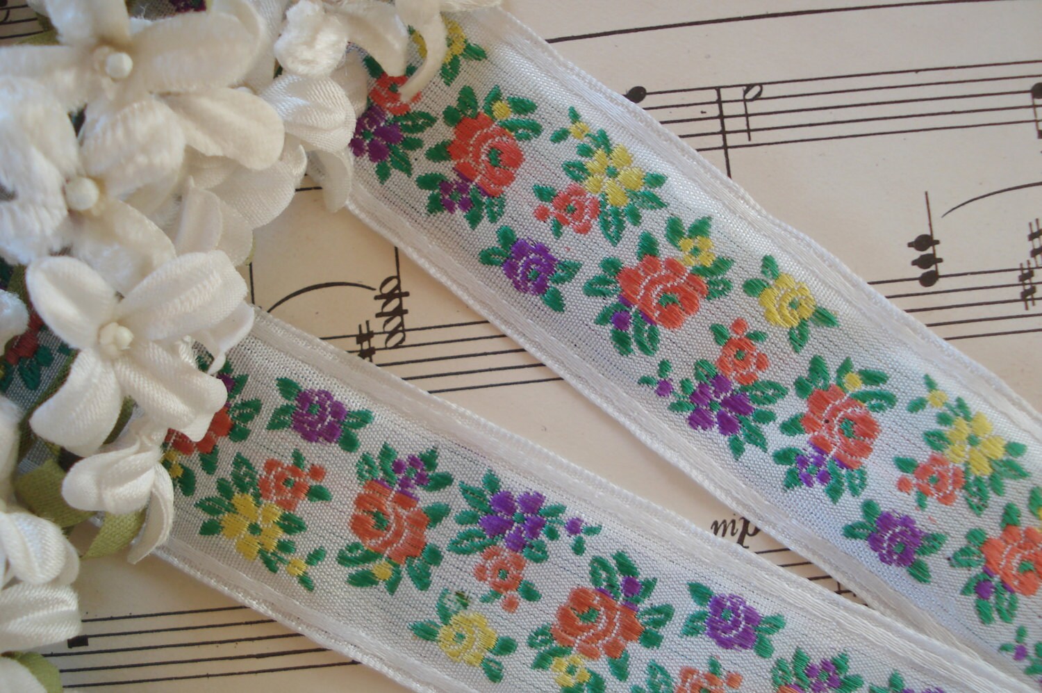 vintage 1950s embroidered ribbon trim 3/8 flowers 1yd made in Germany