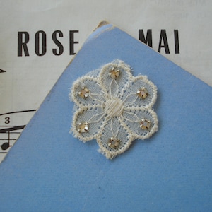 1 pièce vintage français 2,5 cm petite fleur en dentelle strass appliques antique français bébé poupée robe chapeau bonnet fou couette ruban garniture journal