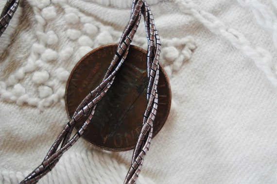 1Y Antique Français Violette violet 3 plis Beadette Beadette plis perle comme les boulangers garniture cordon rond métallique métallique fil ruban ficelle travail ruban Vintage 13e154 1Y Antique Français Violette violet 3 plis Beadette Beadette plis perle comme les boulangers garniture cordon rond métallique métallique fil ruban ficelle travail ruban Vintage 13e154