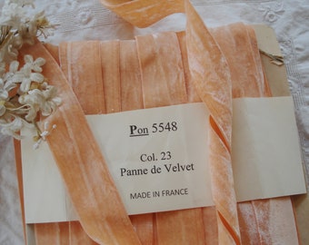 1 an Antique Français 1 1/4 Sorbet pêche Orange Panne écrasé velours scintillant ruban de chapellerie Garniture chapeau édouardien Français clapet robe noeud