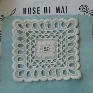 Vintage Français 2 3/4&quot; fleur dentelle oeillet Floral brodé appliques Antique Bebe poupée robe chapeau bonnet ours fou Quilt ruban garniture
