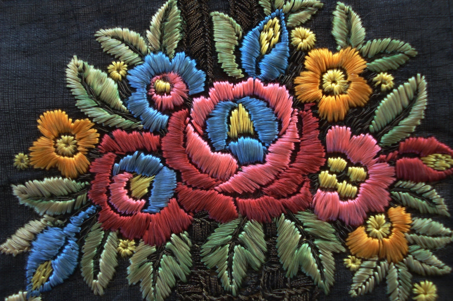 Ancien Panier à Fleurs Brodé Soie Encadré – Travail Français, Ovale, Doré