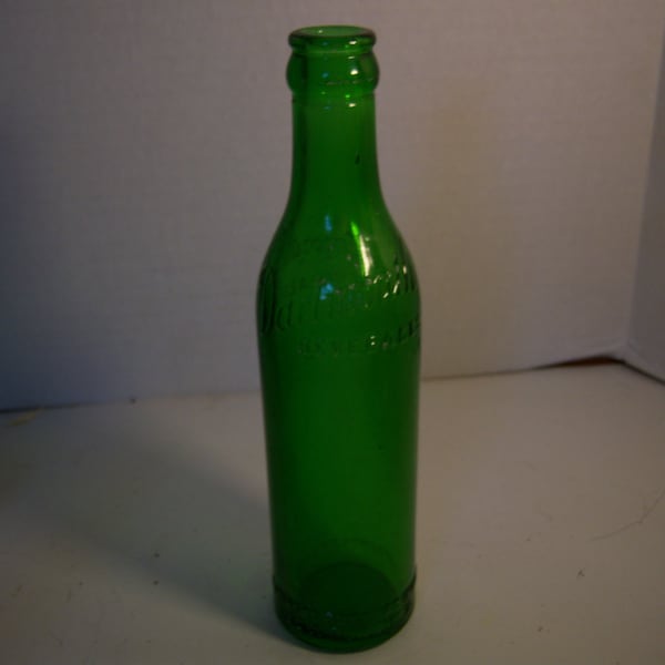 1920's Dartmouth Beverages Newport Bottling Co NH Emerald Green 8 5/8 inch tall  7 Fl oz Soda Bottle