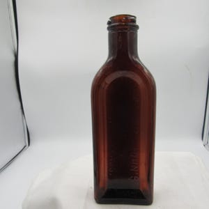PA6 - 1920's Father John's Medicine Lowell, Mass 7 1/2 inch amber medicine druggist pharmacy homeopathic bottle No 1