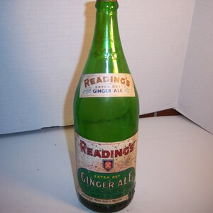PA4 - 1966 Readings Bottling Co EXTRA Dry Ginger Ale Reading Pa Quart Paper Label Soda bottle