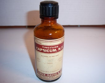 BW - 1950's Parke Davis & Co Detroit, Mich Capsicum medicine druggist pharmacy bottle paper label 5 1/8 inches tall