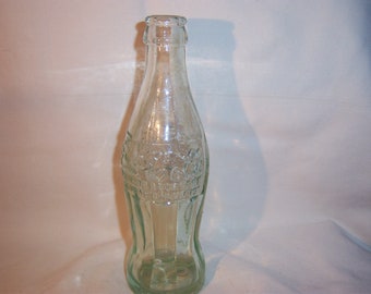 Nov 16, 1915 Coke Coca Cola Hobbleskirt Coca Cola Script on Base RARE Light green 6 1/2 oz soda bottle No 2