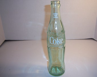 JS - 1980's Coke Coca Cola Hobbleskirt Vicksburg Miss Light green 10 oz soda bottle