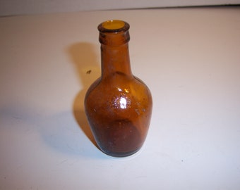 1930's Paul Jones Whiskey Louisville, KY Amber Nip Seal 3 5/8 inch tall Flask Bottle