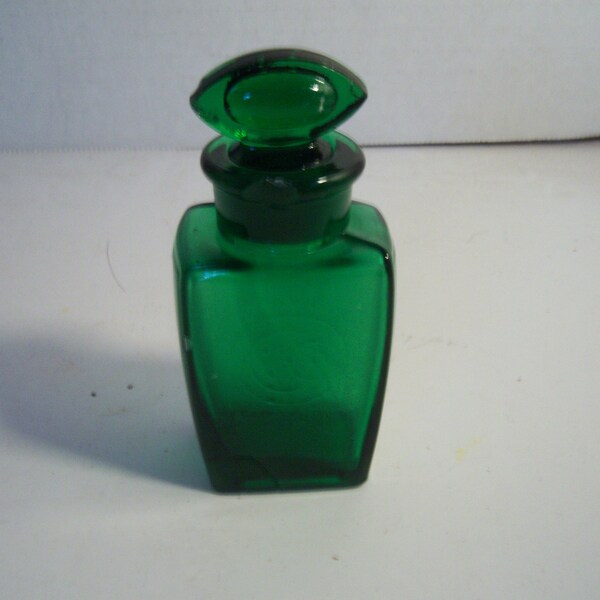 1890's Colgate & Co NY 3 1/2 inch tall emerald green smelling salts perfume colgne medicine pharmacy druggist bottle with stopper