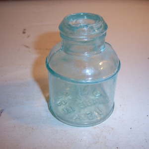 PA4 - 1900&#39;s Carter&#39;s 7 1/2 Made in USA 2 1/2 inch round ink bottle