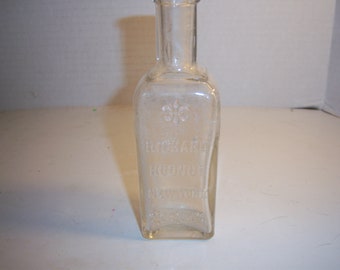 1920&#39;s Richard Hudnut New York Perfume or tonic bottle scroll decoration 5 7/8 inches tall