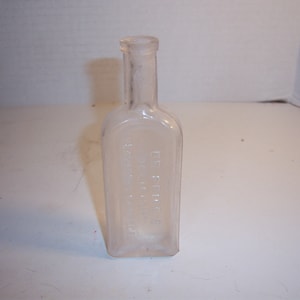 1900&#39;s Price&#39;s Delicious Flavoring Extracts Chicago ILL 5 5/8 inch clear extract bottle