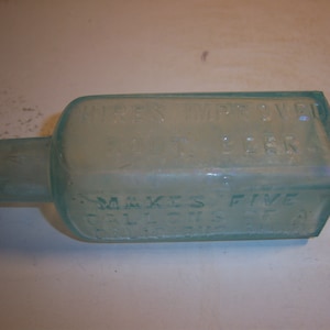 PA4 - 1900&#39;s Hire&#39;s Root Beer Extract Phila, Pa 4 5/8&quot; Tall aqua food soda tonic extract drink bottle No 1