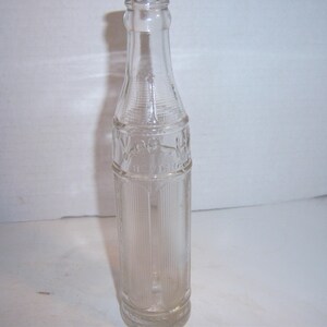 PA5 -1940-50's Yoo-Hoo Beverages Chocolate Drink Garfield NJ 7 Fl oz clear 9 1/8 inch Soda tonic bottle