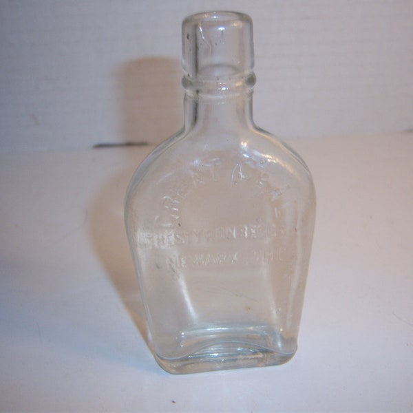 PA1 - 1920's Great Seal Styronbegg's Newark Ohio 5  inch tall food bottle