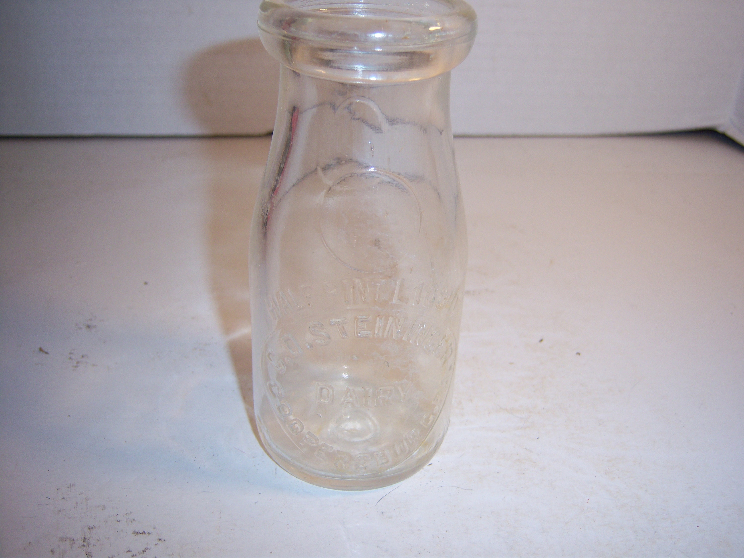 PA4 - 1930 CD Steininger Coopersburg Pa 5 3/8" 1/2 Pint milk Dairy bottle