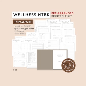 Op de afbeelding: Een afdrukbare wellnesskit met een neutraal kleurenschema. De kit bevat verschillende trackers en logs, zoals bloeddruk-, medicatie- en stemmingslogs. De kit is vooraf gerangschikt en bevat een notitieboek. De tekst op de afbeelding luidt "WELLNESS NTBK" en "PRE-ARRANGED PRINTABLE KIT".