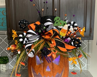 Pumpkin Wreath, Pumpkin Door Hanger, Halloween Decorations, Halloween Door Decor. Lighted Jack O Lantern
