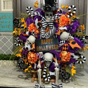 Skeleton Halloween Wreath, Personalized Halloween Decor (34x34)