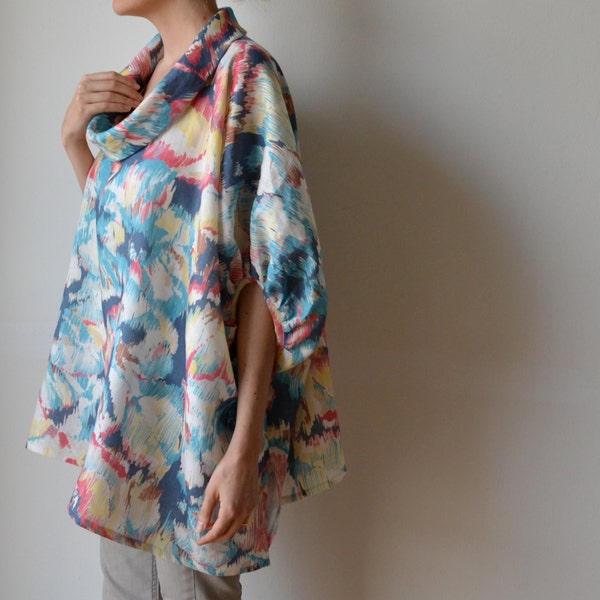 Pastel ikat floral linen smock top tunic. Womens plus size / maternity, scoop neck, sleeves.  One size fits all.