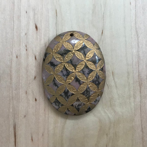 Rhodonite pendant stone with sandblasted pattern
