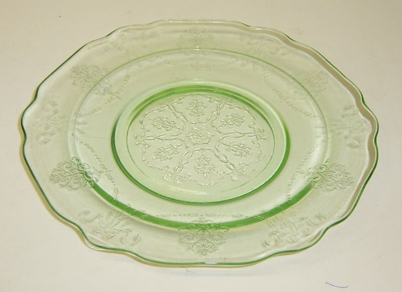 Vintage Depression Glass Green BOWKNOT 7 Inch SALAD PLATE