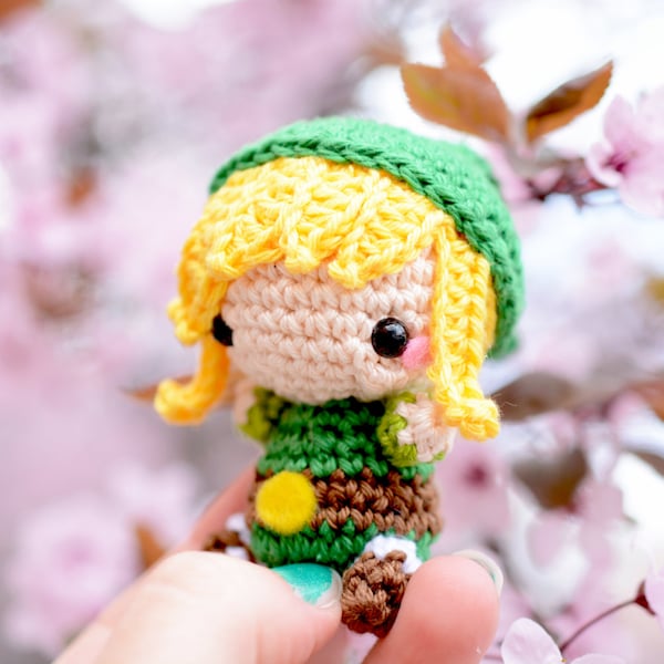 Uroczy pluszowy chłopiec elf - inspirowany przygodami fantasy