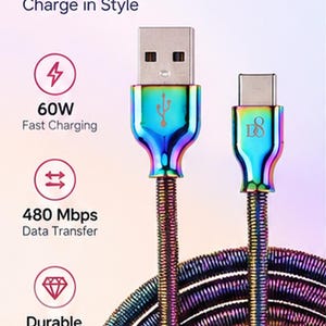 Puede incluir: Un cable de carga rápida USB-C de color arcoíris con un diseño de metal duradero. El texto dice: Rainbow USB-C Fast Charging Cable, Charge in Style, 60W Fast Charging, 480 Mbps Data Transfer y Durable Metal Design. El cable tiene conectores metálicos.