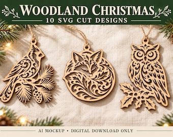Puede incluir: Tres adornos de madera cortados con láser con intrincados patrones de filigrana de un cardenal en una rama de pino, un zorro enroscado y un búho sobre acebo. Texto: WOODLAND CHRISTMAS 10 SVG CUT DESIGNS y AI MOCKUP DIGITAL DOWNLOAD ONLY.