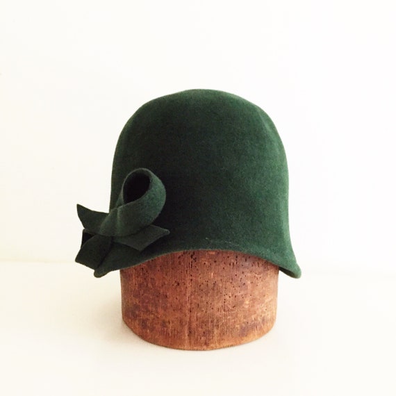 green cloche hat