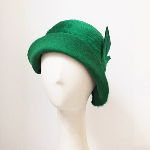 green cloche hat