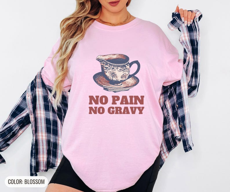 Blossom Comfort Colors t-shirt printed with the words No Pain No Gravy and a drawing of a ceramic gravy boat with a small puddle of gravy underneath, worn by a woman