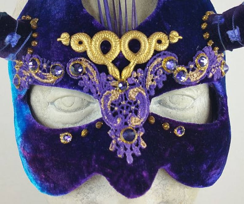 Masque de mascarade violet//Masque de mascarade violet//Masque de mascarade//Masque//Mascarade masquée//Mascarade dHalloween//Mardi Gras image 4