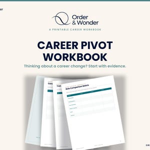 Puede incluir: Un libro de trabajo de carrera imprimible titulado Career Pivot Workbook con el subtítulo Thinking about a career change? Start with evidence. El documento presenta una página Role Comparison Matrix con encabezados de color verde azulado.