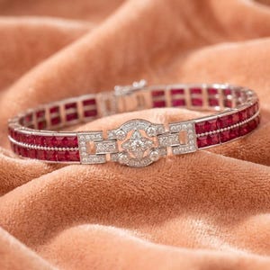 Bracciale in argento sterling 925 placcato oro bianco 14 carati, bracciale a più file con rubini taglio princess, bracciale rigido con motivo geometrico a grappolo di diamanti.