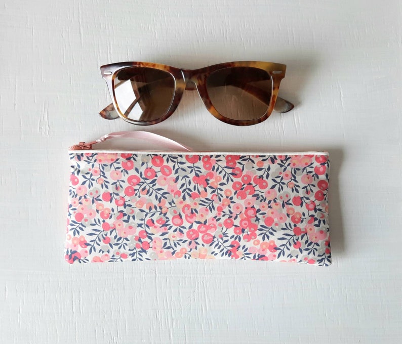 Etui à lunettes molletonné en tissu Liberty of London Wiltshire corail / Etui à lunettes de soleil souple / Cadeau femme image 1