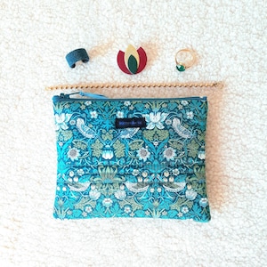 Custodia trapuntata in tessuto Liberty Strawberry Thief per donna / astuccio Liberty of London / custodia per gioielli / regalo da donna