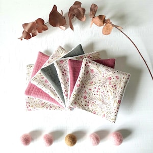 Pack of 7 washable makeup remover wipes with reusable pouch / Reusable makeup remover pads / Water-based makeup remover pads