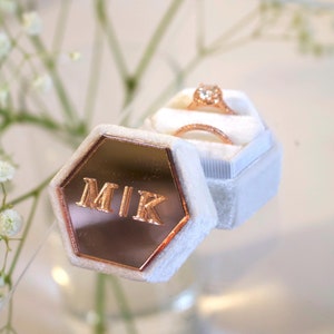 カスタム六角形ベルベットリングボックス：ダブルスロット結婚指輪ホルダー