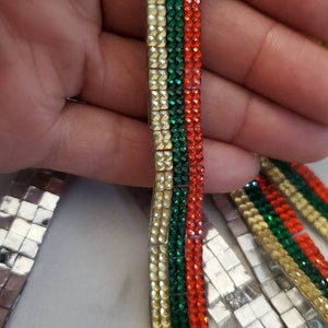 Novo acabamento com strass vermelho/verde/amarelo por metro, com adesivo, para passar a ferro, para roupas e acessórios, 1 metro, Croc e decoração para casa