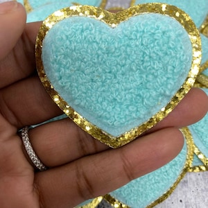 Nuevo: Parche de corazón de chenilla azul agua, 1 pieza, con purpurina dorada, tamaño 2.5", con reverso termoadhesivo, aplique afelpado.