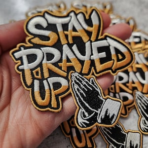Patch Party Club, "Stay Prayed Up" (1-teilig), Inspiration Gestickter Aufnäher, Größe 10, spiritueller Aufnäher, Aufnäher für Kleidung, Hüte, Socken, Taschen."
