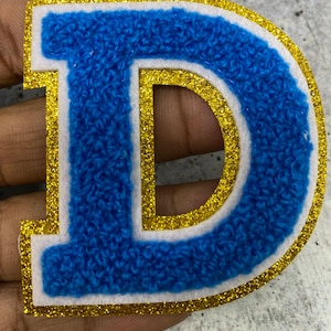 Recién llegado, parche de chenilla azul con purpurina dorada y fieltro blanco, tamaño 2.75", letras universitarias con reverso termoadhesivo, letras de chenilla, letras de la A a la Z