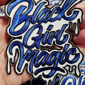 ブルー＆ホワイト、「Drippin, Black Girl Magic」新デザイン、アイロン刺繍パッチ、DIYアップリケ、サイズ4、女子学生クラブへのかわいいギフト