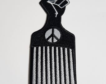 Patch Party Club, "Afro Power & Peace Pick" Tamanho 4,5", (1 peça), Patch termocolante com mensagem de empoderamento afrocentrado para jaquetas, chapéus, bolsas e sapatos.