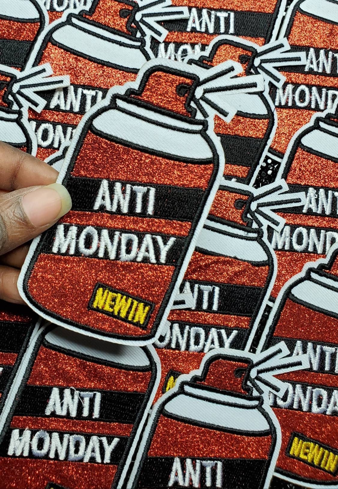 Conjunto de 2 peças, adesivos ANTI-SEGUNDA-FEIRA metálicos vermelhos, faça você mesmo, aplique bordado para passar a ferro, remendo divertido para jaqueta jeans, moletons, remendo com glitter